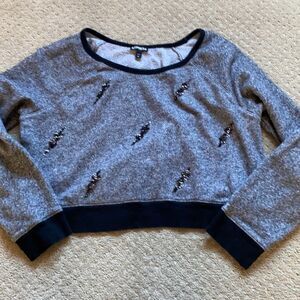 Express Top. Size large. Cropped. Very good condition.